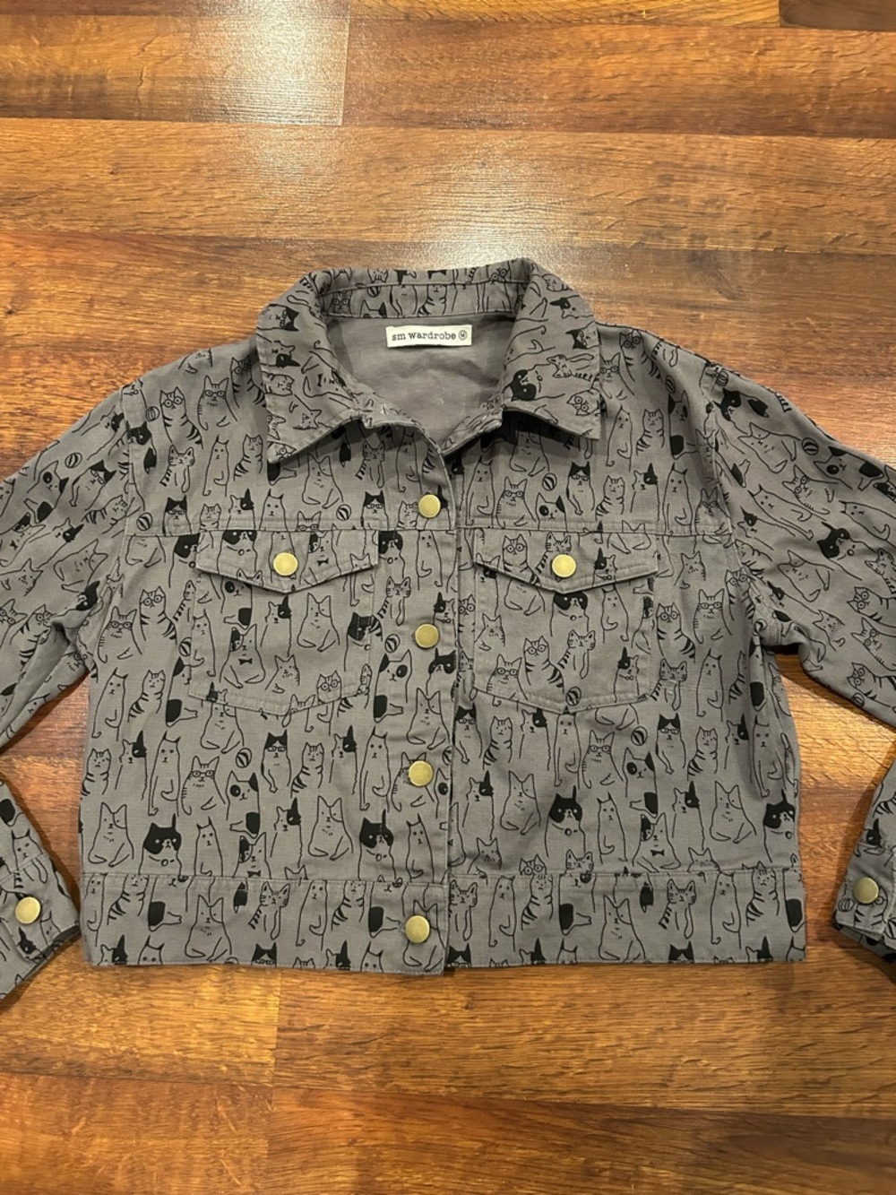 SM Wardrobe Cat Print Button Down Denim Cropped Jacket Size Medium Gray